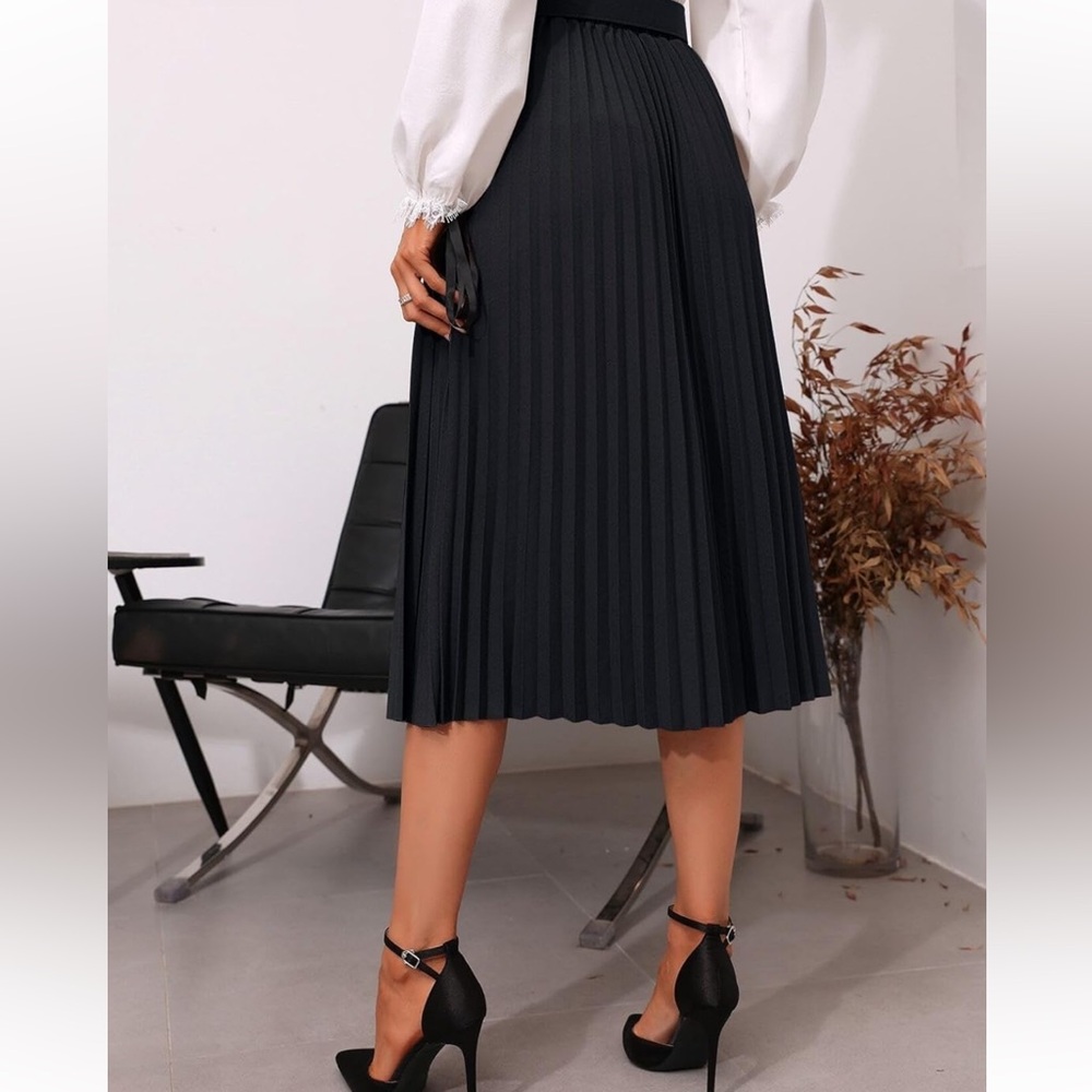 pleated skirt black